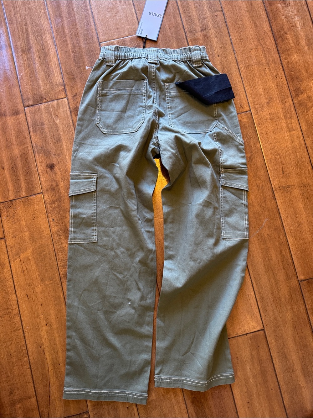 Almost Famous Olive Green Cargo skater Pants woman’s small. Brand new - Picture 4 of 5